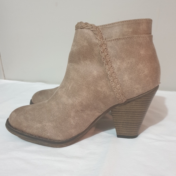 Size 7 MIA Booties Tan - Picture 2 of 9